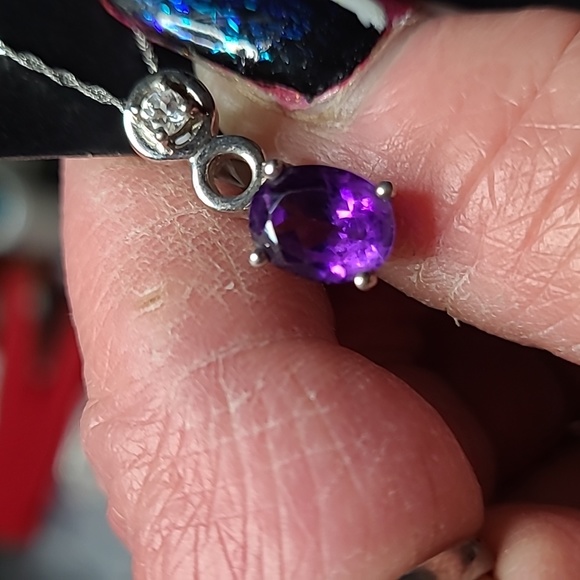 Neckless - Picture 2 of 4